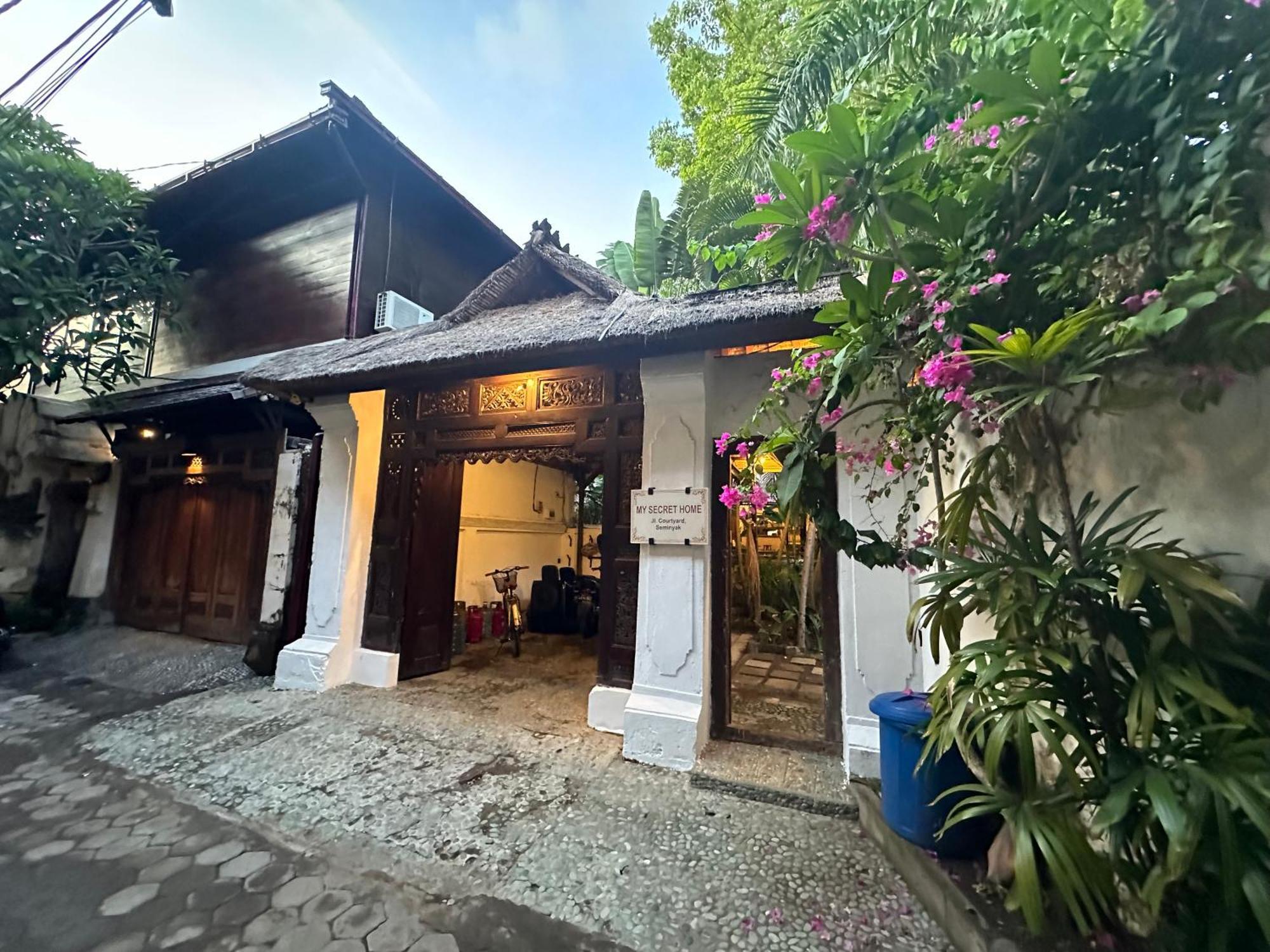 My Secret Home Seminyak Buitenkant foto